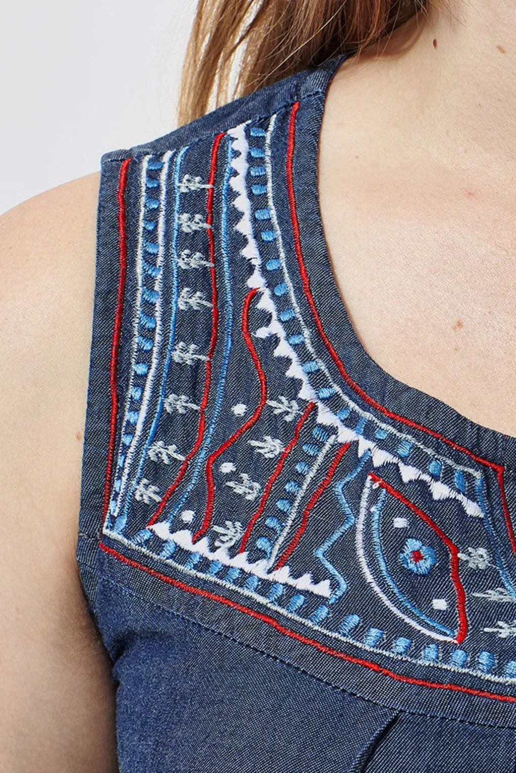 La Cera™ La Cera Sleeveless Embroidered Dress
