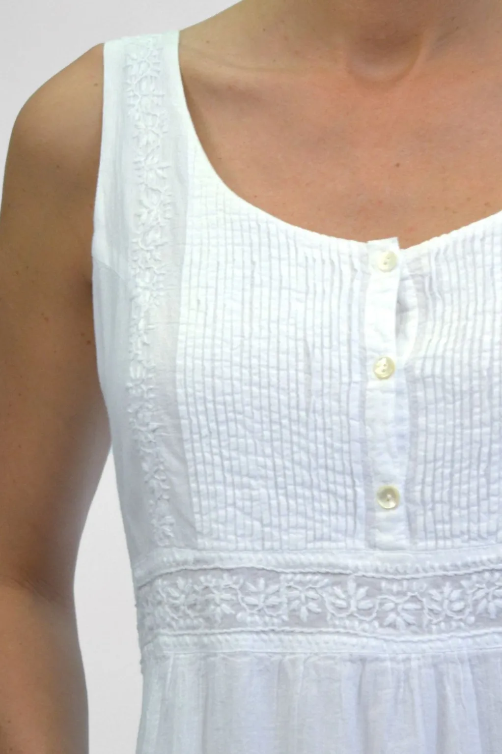La Cera™ La Cera Sleeveless Embroidered Pleated Chemise
