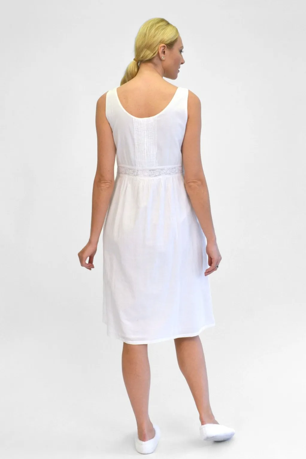 La Cera™ La Cera Sleeveless Embroidered Pleated Chemise